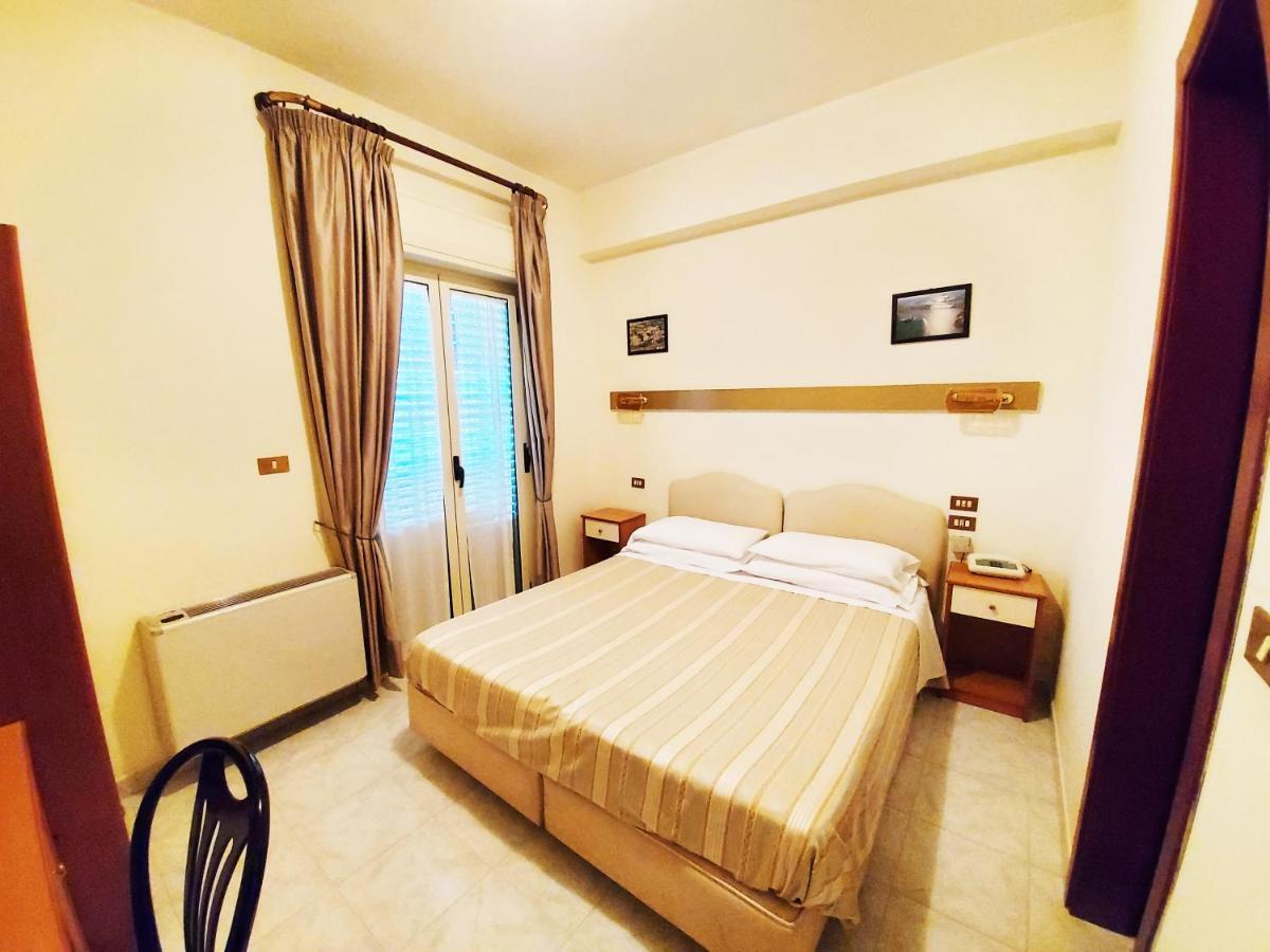 Albergo delle Rose Bagnara Calabra Eksteriør billede